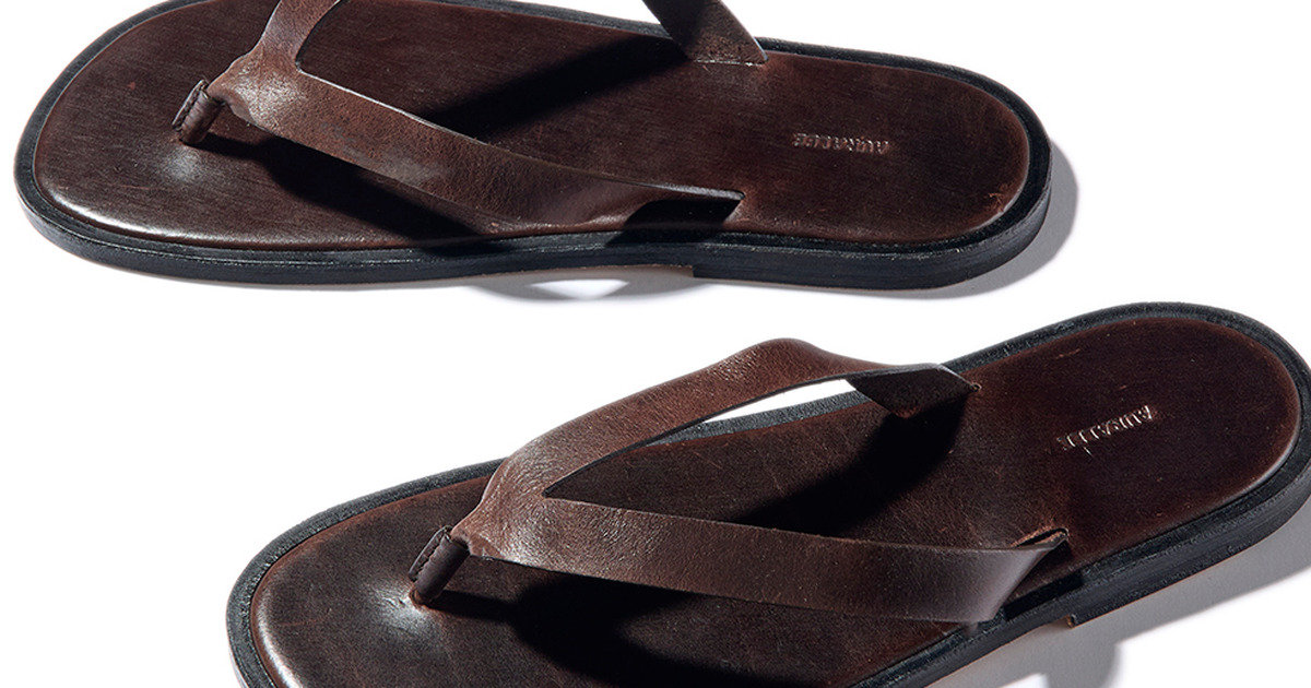 大人のサンダル】完売必至。上質レザーのオーラリー新作はシンプルイズ
